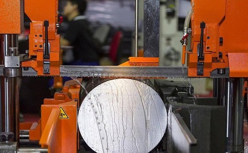 麻章立式金属带锯床切削出现跑带故障解决方法！